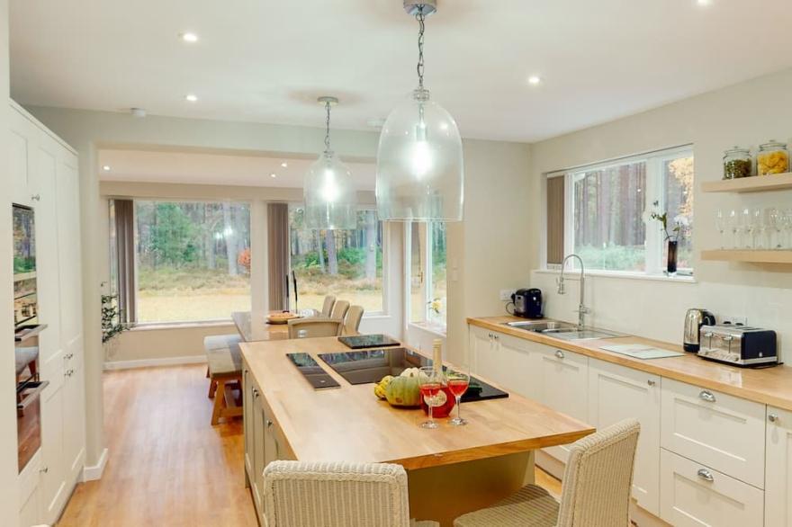Dalnaglar - stylish holiday home on edge of woods
