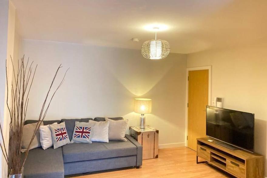 Stylish, Modern 2 bedroom Flat in Greenwich (En-suite & Garden)