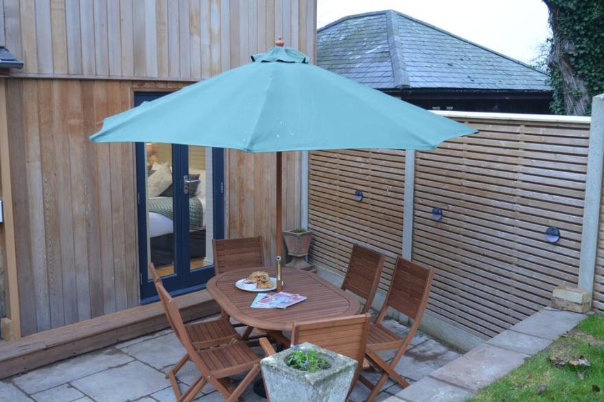 Cedar Lodge - Cottage with Garden View