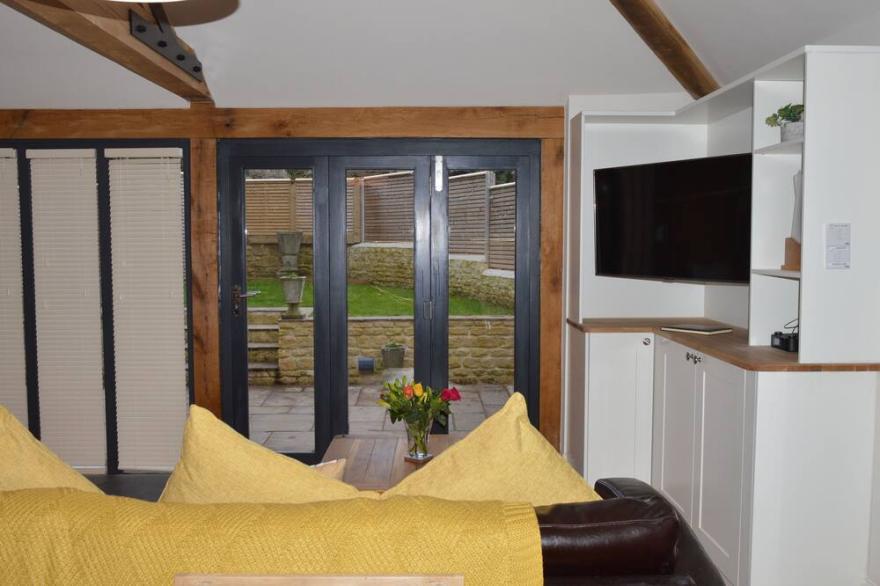 Cedar Lodge - Cottage with Garden View