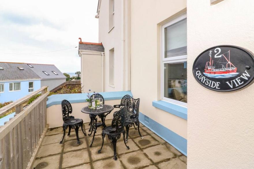 QUAYSIDE VIEW, family friendly, country holiday cottage in Brixham