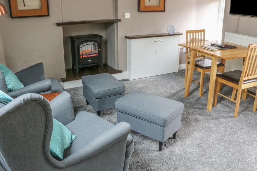 THE LITTLE FLAT, pet friendly, with a garden in Barnard Castle