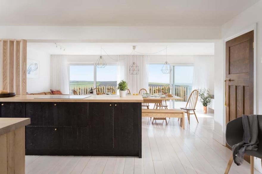 LOCATION LOCATION! BEACH FRONT HOLIDAY HOME WITH PANORAMIC SEA VIEWS AND PARKING