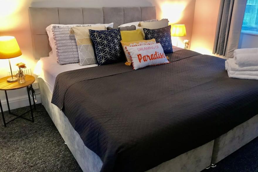 Spacious Sittingbourne Stay - 4Bed w/ Parking