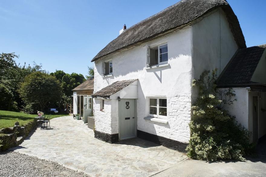 Thatched Coastal Cottage~Family Friendly~Sleeps 8~Large Peaceful Garden