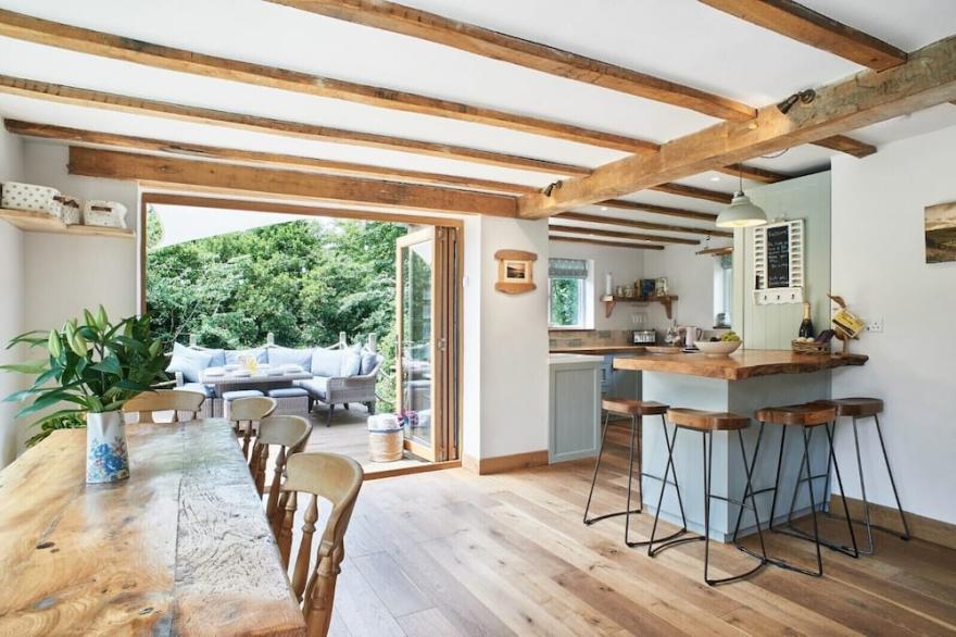 Thatched Coastal Cottage~Family Friendly~Sleeps 8~Large Peaceful Garden