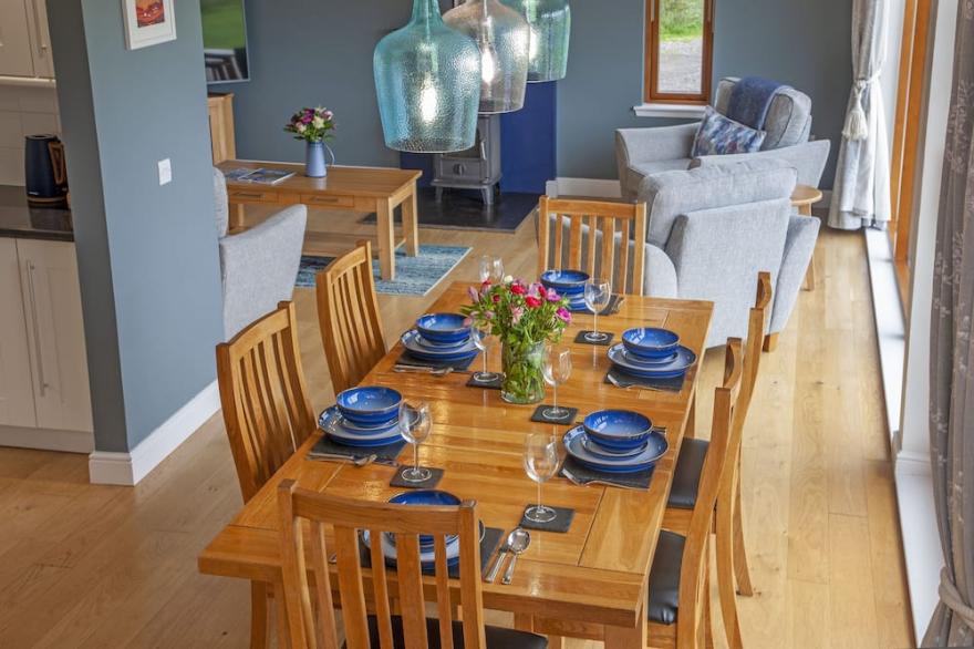 Luxury cottage with Jacuzzi on shore of sea loch, near Oban