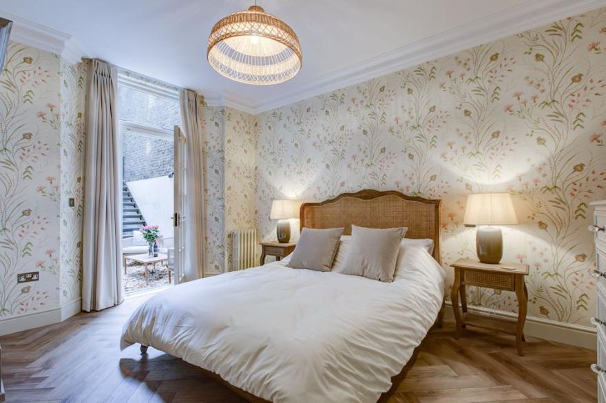 Stunning 2 bedroom apartment with garden