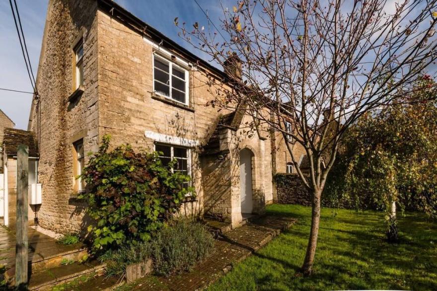 Lovely Cosy Stone Cottage in Tetbury, Cotswolds