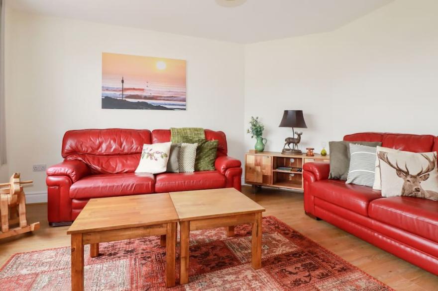 NUMBER 37, pet friendly, country holiday cottage in Bude