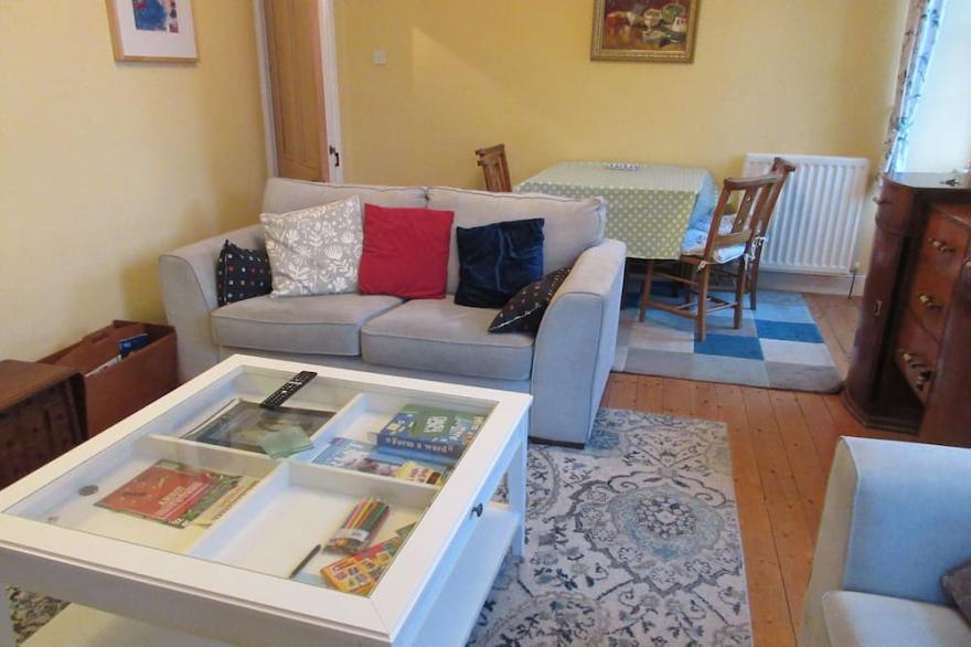 Sunny harbour apartment Pittenweem, close to golf, beaches, sailing