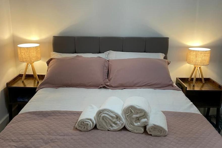 Lovely 2 Bedroom Serviced Apartment with Parking