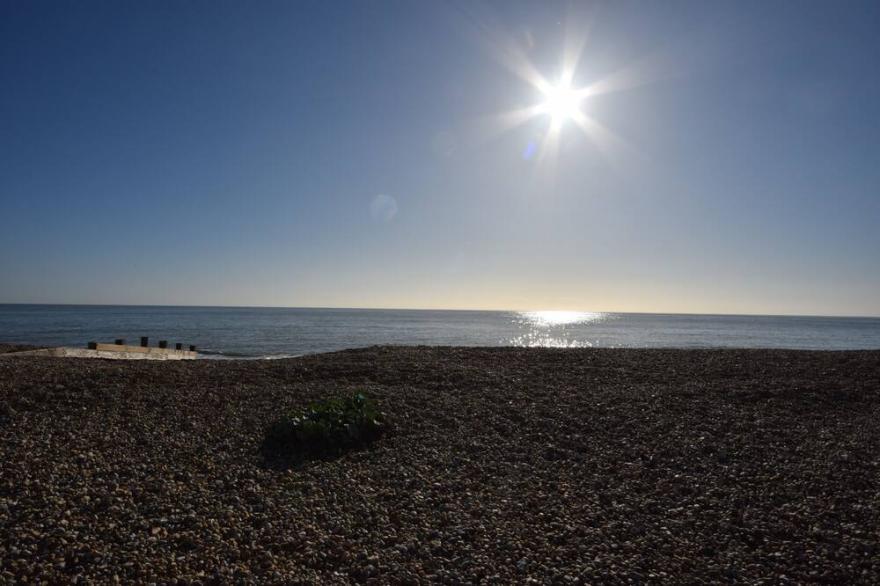 Marine Court,  Bognor Regis -  a flat that sleeps 4 guests  in 2 bedrooms