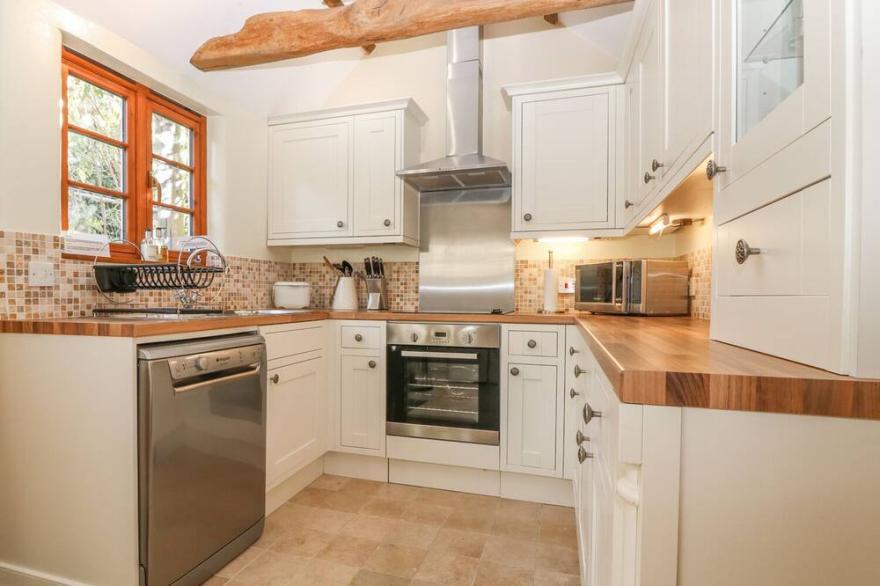 PRIMROSE COTTAGE, family friendly, with open fire in Kenton, Exeter