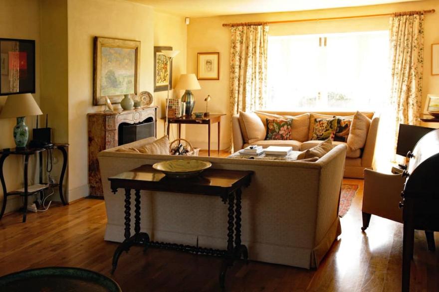 Near the Sea, Lovely Home with Outstanding Views, 2 Acres, Grass Court & Croquet