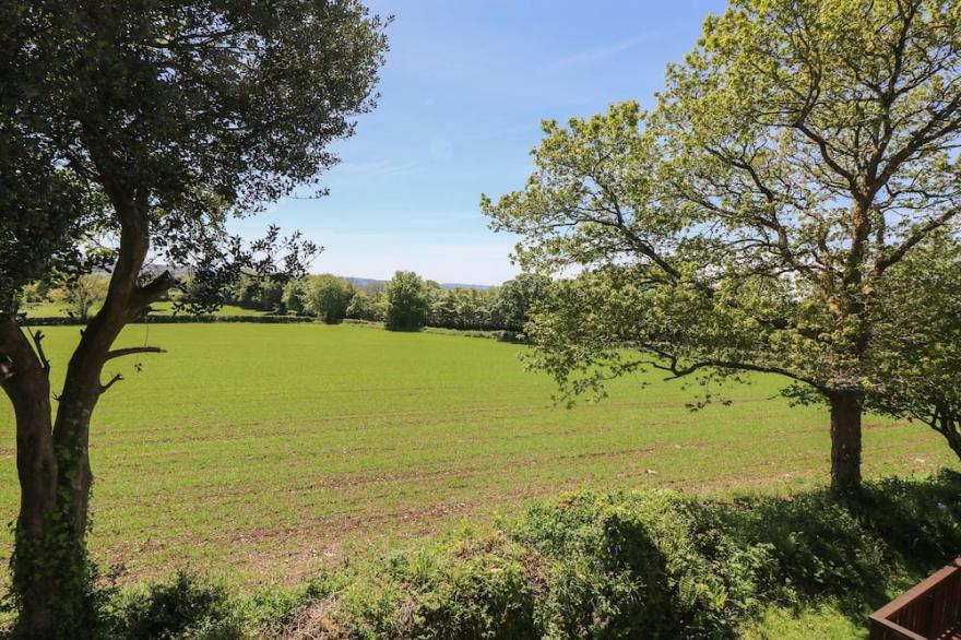 DARTMOOR 2, pet friendly, character holiday cottage in Callington