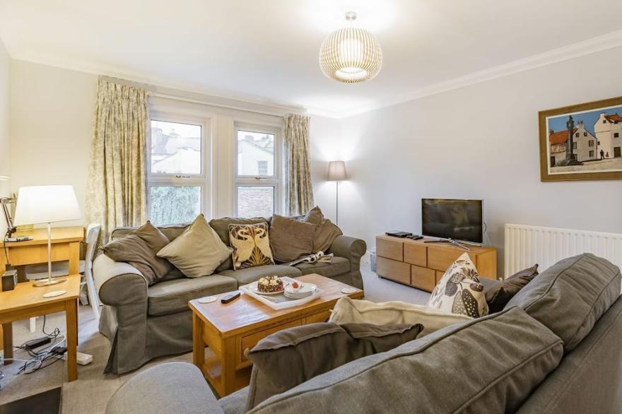 2 bedroom accommodation in Cheltenham, near Gloucester