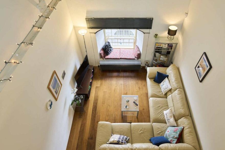 Bright & Airy Apartment in Royal William Yard
