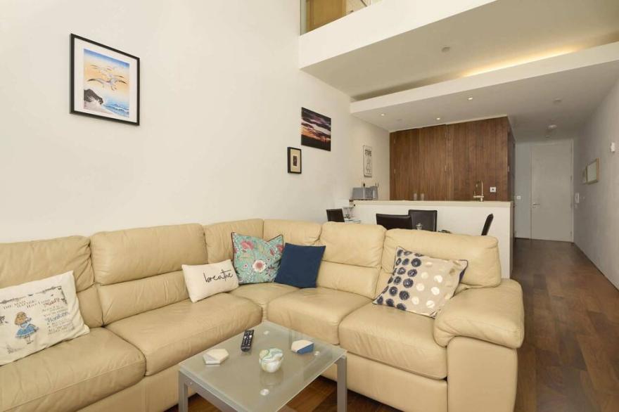 Bright & Airy Apartment in Royal William Yard