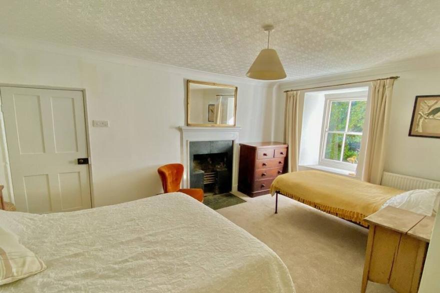 Superb country house with extensive grounds