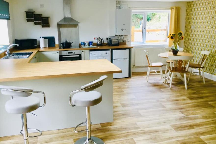 Mill Lane Cottage, a pretty cottage in beautiful countryside, 4 miles from Bath.