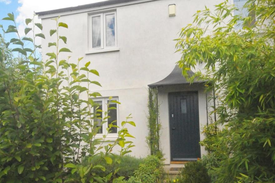Cottage style small Town house in the centre of Cheltenham
