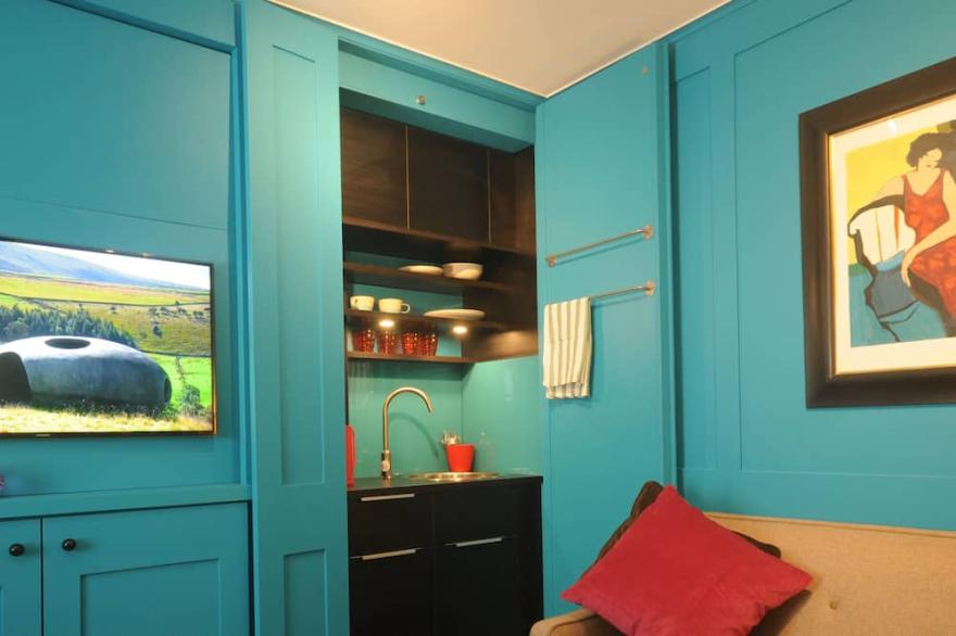 Cottage style small Town house in the centre of Cheltenham
