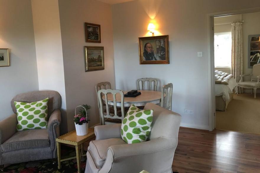 Bodrugan; a charming Cornish cottage with grounds and private patio, dogfriendly