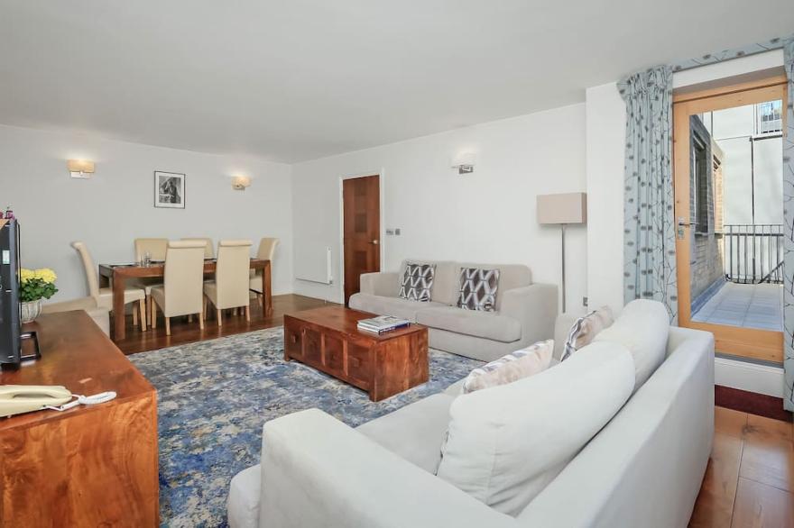 Large family apartment with terrace