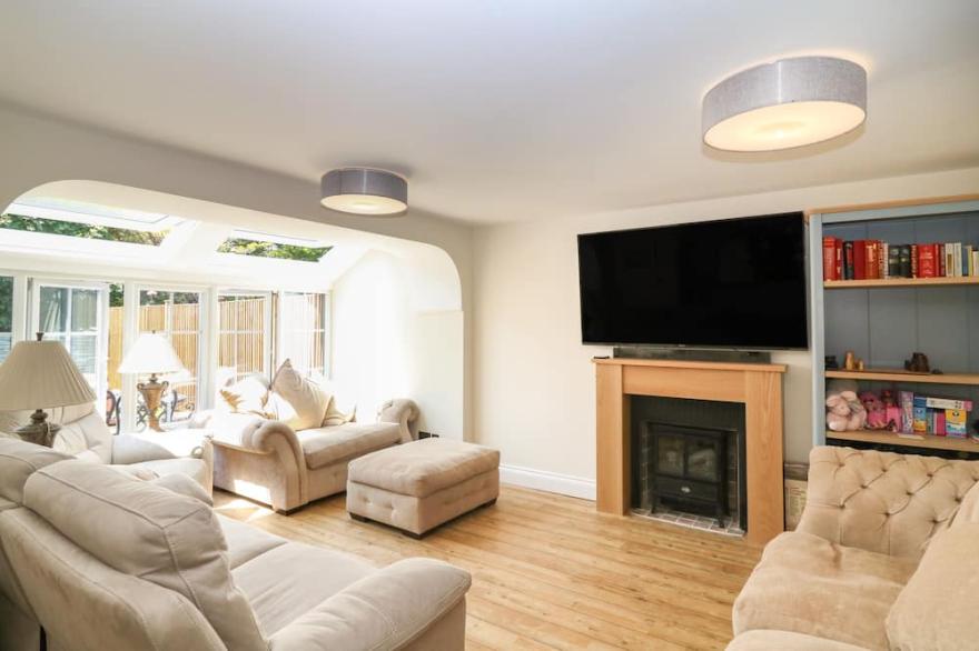 ROSEBANK COTTAGE, pet friendly, luxury holiday cottage in Mortehoe