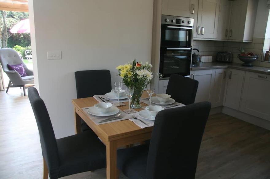 South Milton.Stunning New Stone cottage close to beautiful beaches