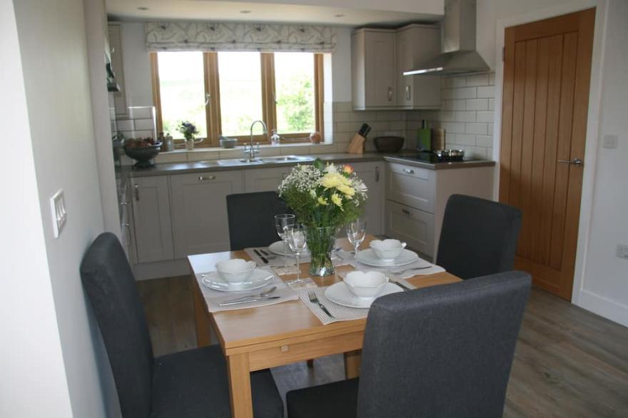 South Milton.Stunning New Stone cottage close to beautiful beaches