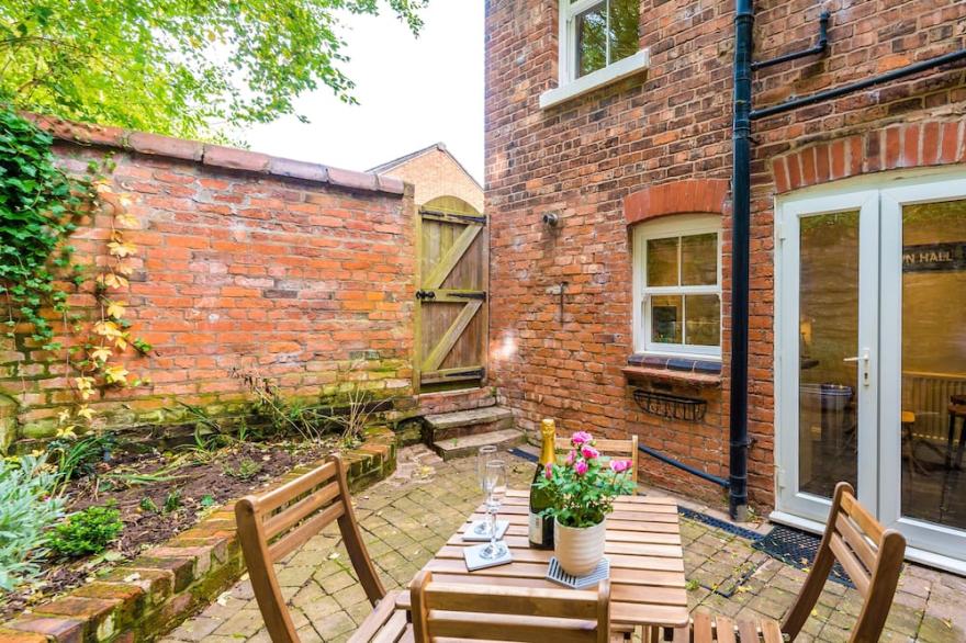 Cosy and Idyllic Fisherman's Cottage in Chester
