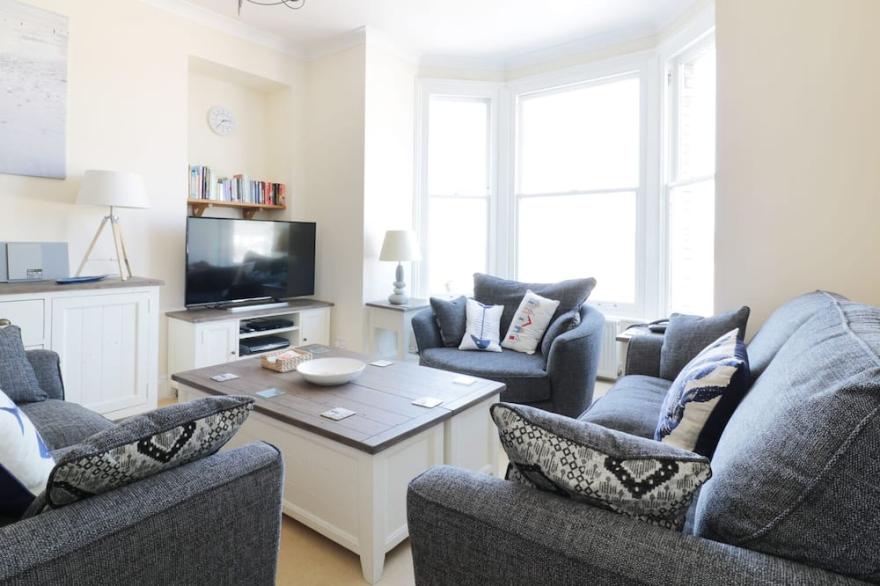 SEASHORE HOUSE, family friendly, country holiday cottage in Porth
