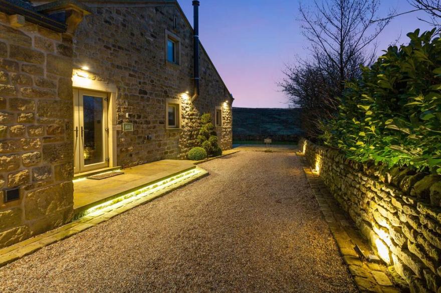 THE OLD SHIPPON, family friendly, luxury holiday cottage in Cowling