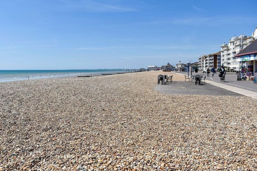 2 bedroom accommodation in Bognor Regis