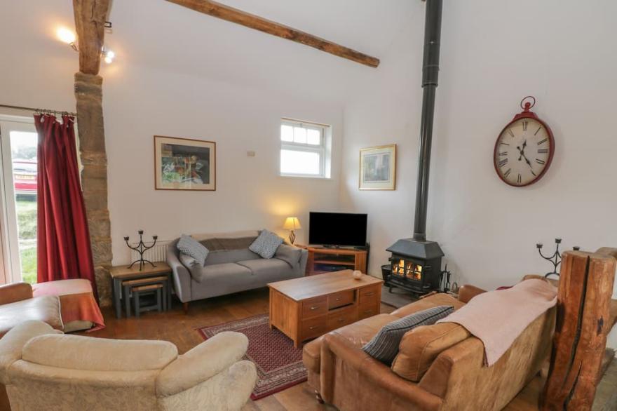 MAIN BARN, pet friendly, character holiday cottage in Staithes