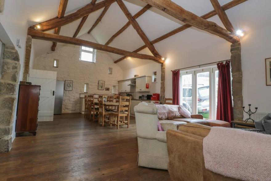 MAIN BARN, pet friendly, character holiday cottage in Staithes