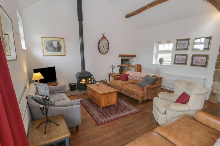 MAIN BARN, pet friendly, character holiday cottage in Staithes