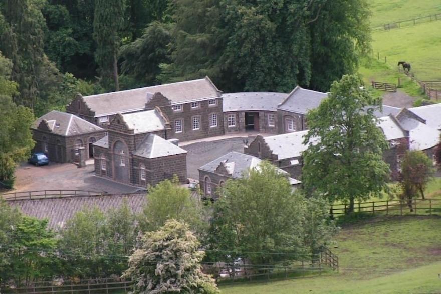 Scenic Rural Tranquility for 2 in central loaction. Pets Welcome