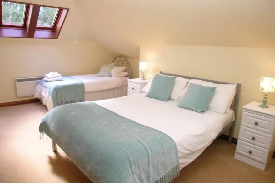 Scenic Rural Tranquility for 2 in central loaction. Pets Welcome