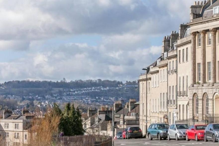 Camden Crescent - Beautiful first floor period apartment with panoramic views