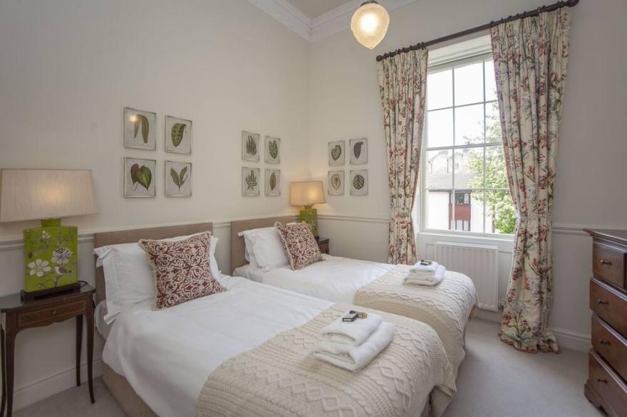 Camden Crescent - Beautiful first floor period apartment with panoramic views