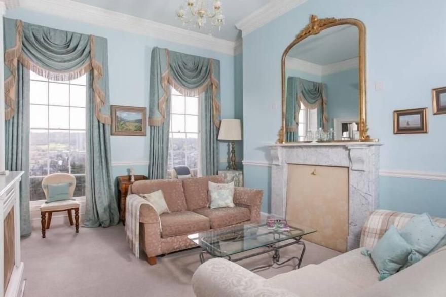 Camden Crescent - Beautiful first floor period apartment with panoramic views