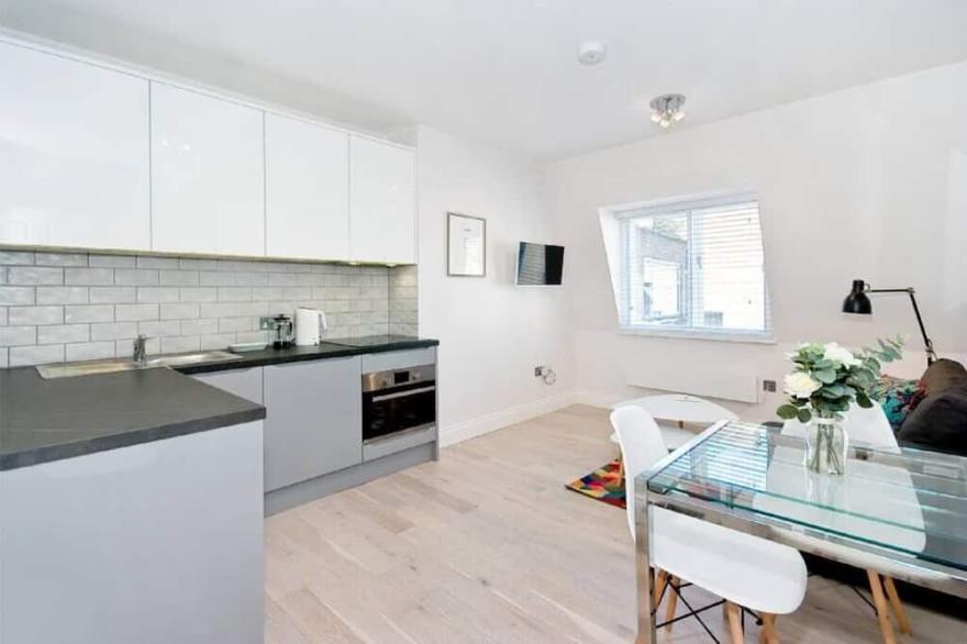 F6G Soho 1 Bed with Sofa bed and Wifi