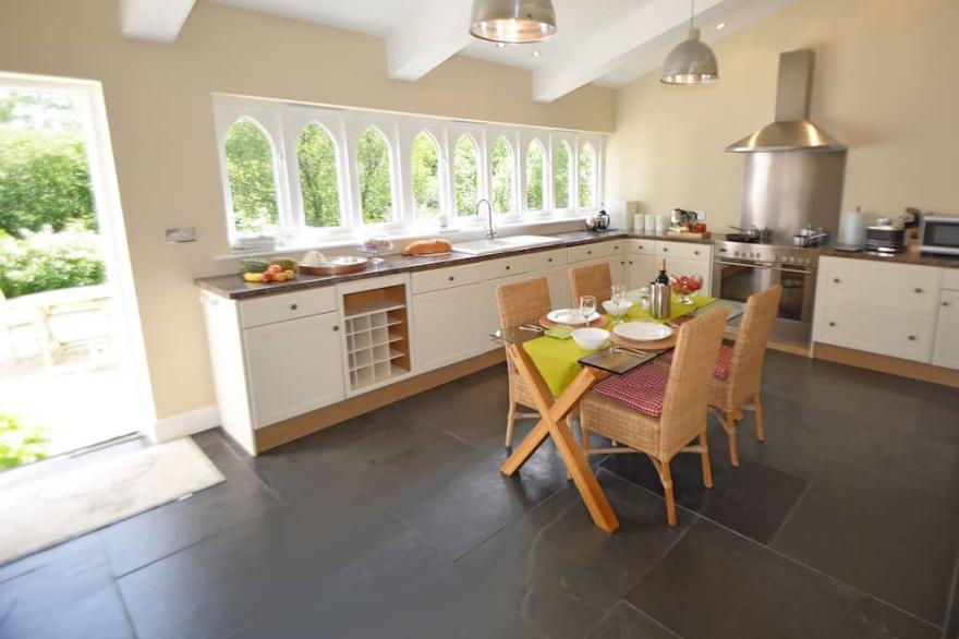 Luxurious cottage in 70 acres with private lake, fantastic views and walks