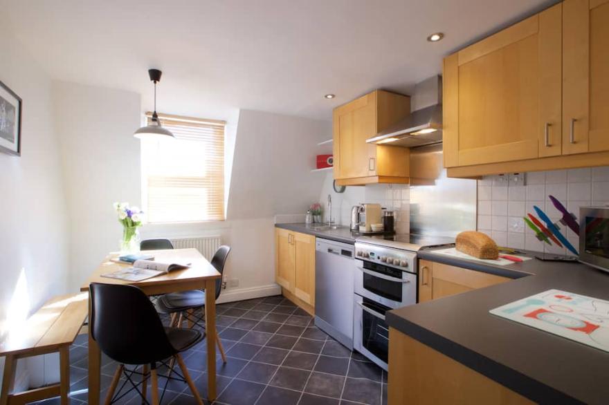 Gorgeous, peaceful & very central apartment with fabulous views.