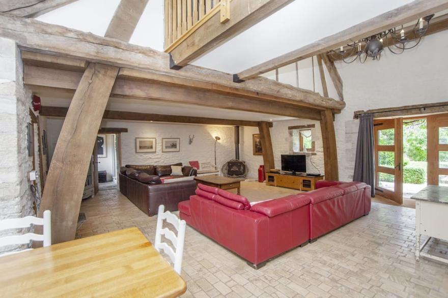 18th Century luxury converted Tithe Barn sleeping 10