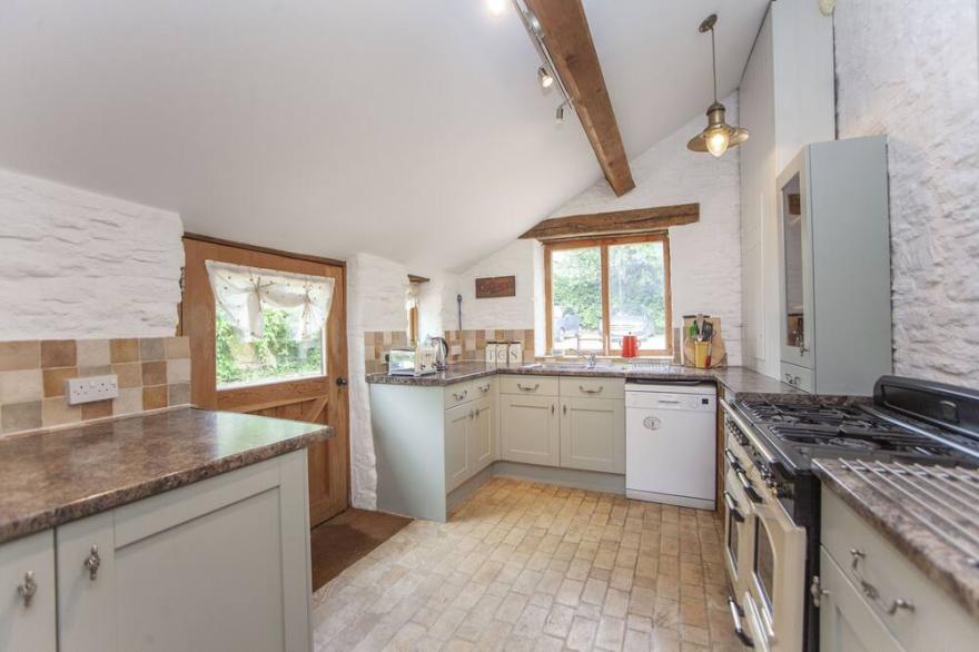 18th Century luxury converted Tithe Barn sleeping 10