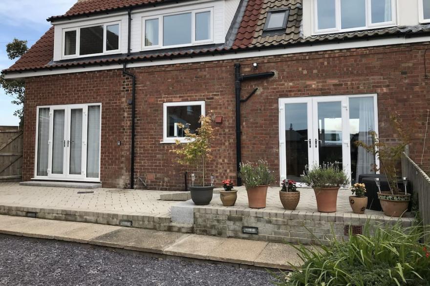 Rugby Field Cottage Whitby with off-street parking for 3 cars and 4 Bathrooms